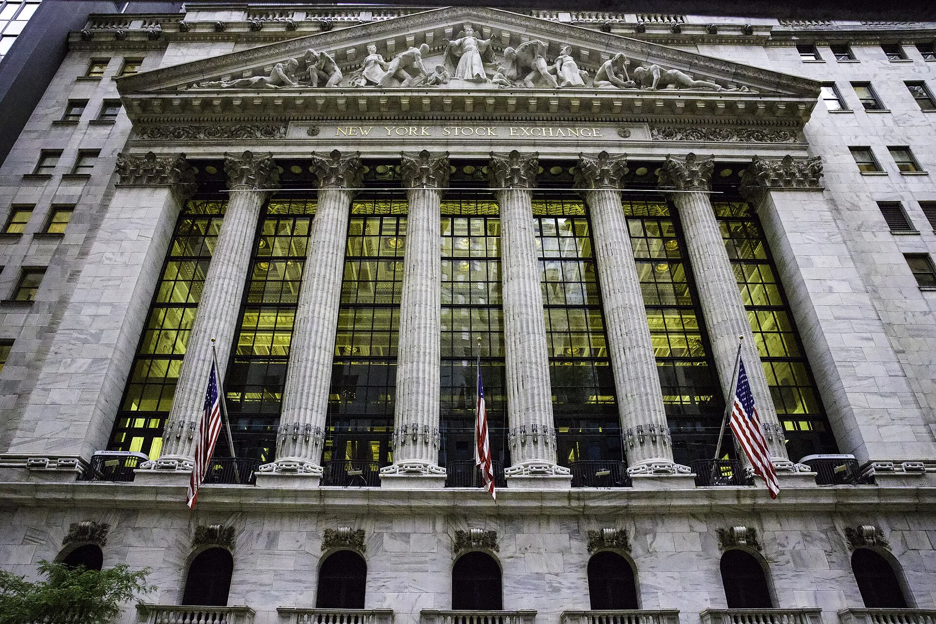 Salesforce (CRM) stock prediction: $350 bull case vs $150…