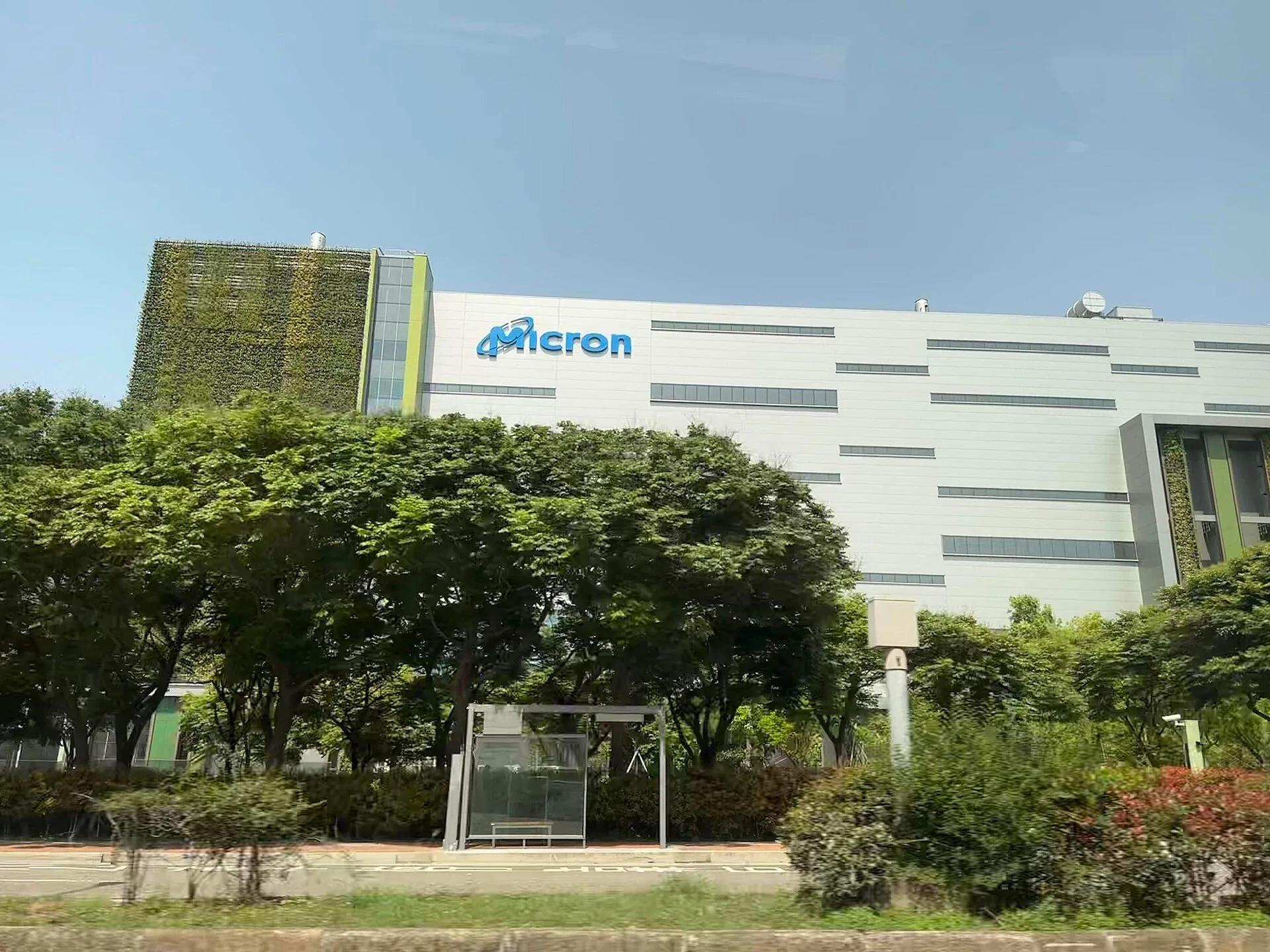 Micron (MU) Stock Prediction: $1,500 Bull vs $560 Bear