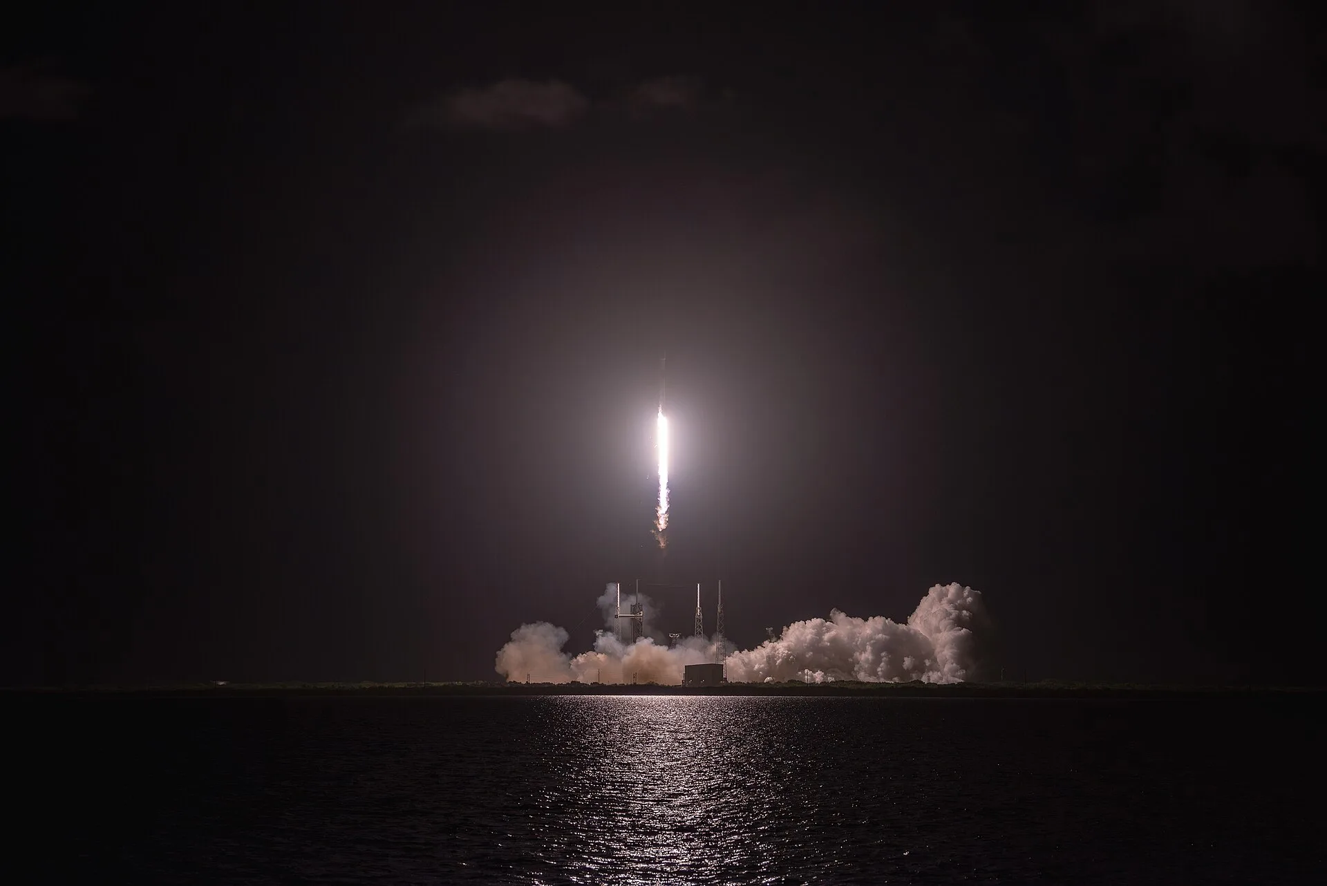 SpaceX vs Honeywell Aerospace: HONA +19% vs SPCX +11% Upside