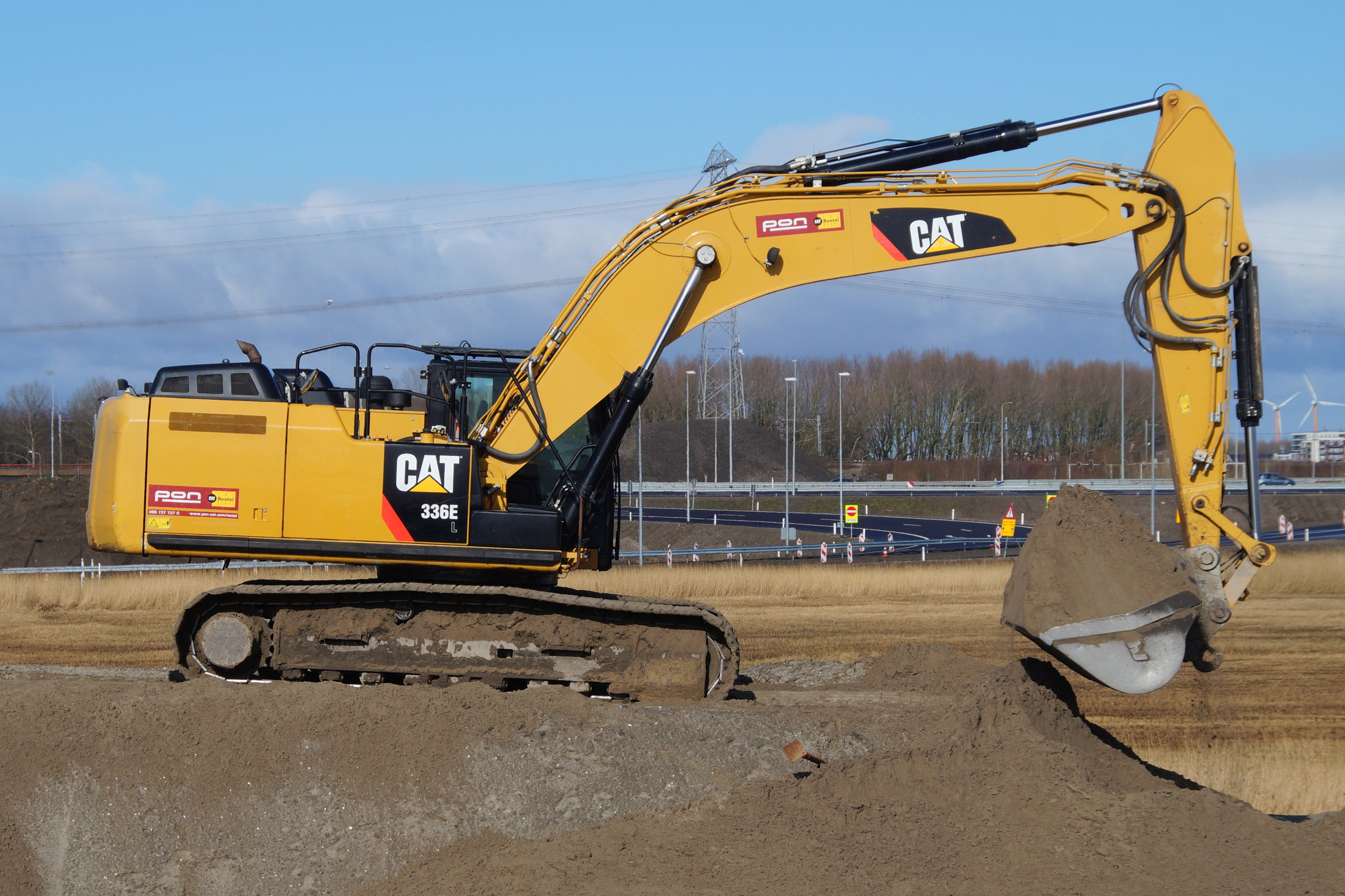 Caterpillar stock drops below key support as Citi, Truist slashes target